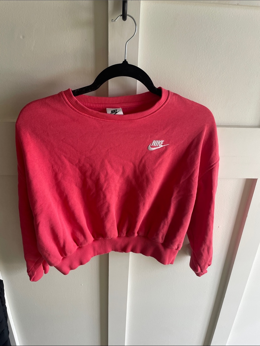 Nike Women's Hot Pink Cropped Crewneck Sweatshirt